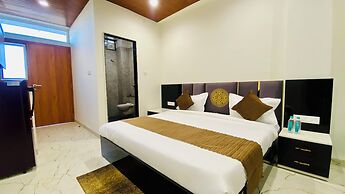 Stay 10 Parallel Apartment Hotel