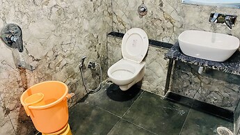 Stay 10 Parallel Apartment Hotel