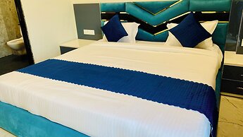 Stay 10 Parallel Apartment Hotel