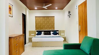 Stay 10 Parallel Apartment Hotel