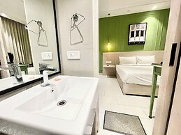 The Puri stays - Sea view & Temple