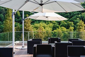 Nian hotel & resorts