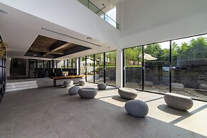 Nian hotel & resorts