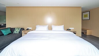 Nian hotel & resorts