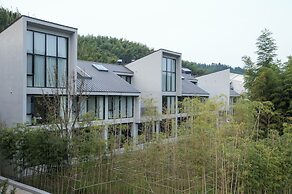 Nian hotel & resorts