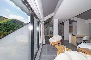 Nian hotel & resorts