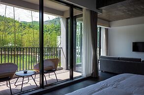 Nian hotel & resorts