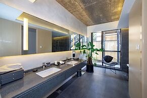 Nian hotel & resorts