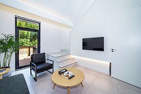 Nian hotel & resorts