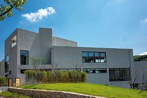 Nian hotel & resorts