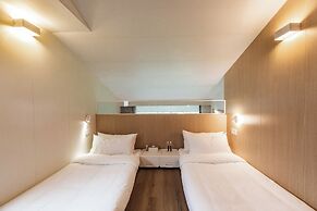 Nian hotel & resorts