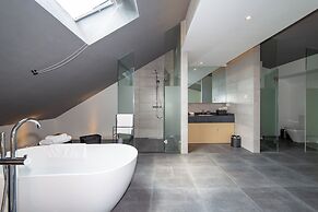 Nian hotel & resorts