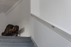 Nian hotel & resorts