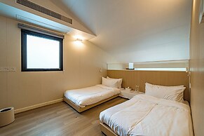 Nian hotel & resorts