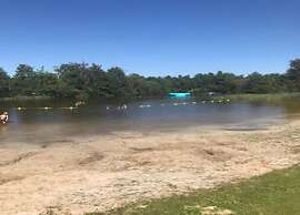 Tranquil Lakeside Stay for 4 Guests