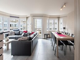 Beautiful Apartment With Lateral sea View