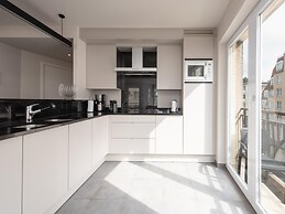 Beautiful Apartment With Lateral sea View