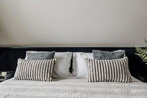 Crystal Pine Spa - LoftAffair Collection