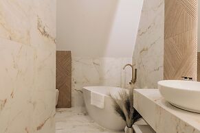 Crystal Pine Spa - LoftAffair Collection