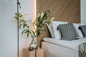 Crystal Pine Spa - LoftAffair Collection