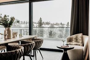 Crystal Pine Spa - LoftAffair Collection