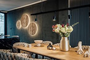 Crystal Pine Spa - LoftAffair Collection