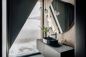 Crystal Pine Spa - LoftAffair Collection