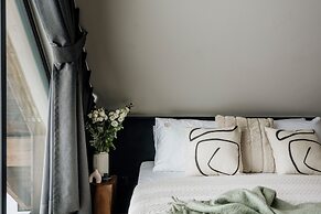 Crystal Pine Spa - LoftAffair Collection