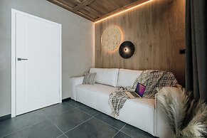 Crystal Pine Spa - LoftAffair Collection