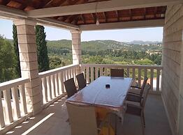 Perfect Getaway Near Korčulas Scenic Sights and Beaches