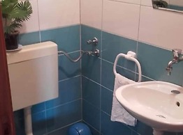 Cozy Robinson Crusoe-style House