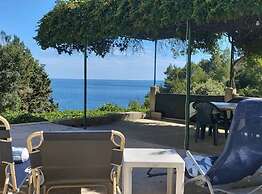 Cozy Robinson Crusoe-style House