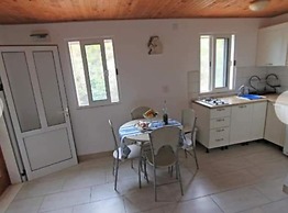 Cozy Robinson Crusoe-style House