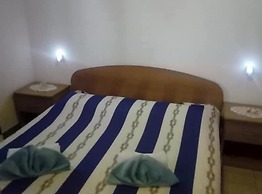 Cozy Robinson Crusoe-style House