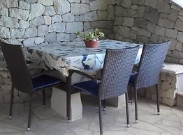 Cozy Robinson Crusoe-style House