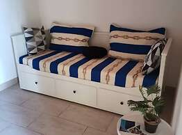 Cozy Robinson Crusoe-style House