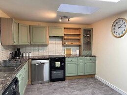 2br-sleeps6-parking-petsok-balcony-countryside