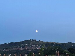 2br-sleeps6-parking-petsok-balcony-countryside