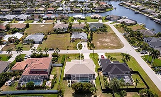 Family Friendly - Private Pool - Sleeps 10