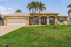 Family Friendly - Private Pool - Sleeps 10