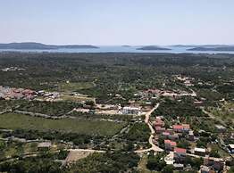 Villa Sunrise With Outdoor Pool