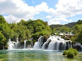 Villa Sunrise With Outdoor Pool