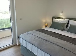 Villa Sunrise With Outdoor Pool