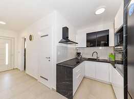 Villa Sunrise With Outdoor Pool