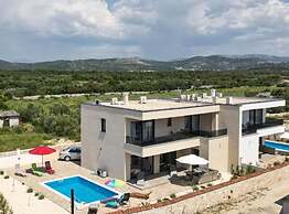 Villa Sunset With Outdoor Pool