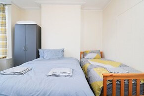 Mayflower road guest house room 1