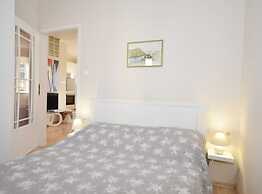 Classy and Modern Old Town Quarter Apartment