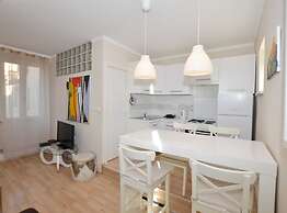 Classy and Modern Old Town Quarter Apartment