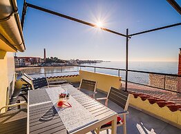 Sleek and Stylish Umag Apartments With Sea View