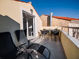 Sleek and Stylish Umag Apartments With Sea View